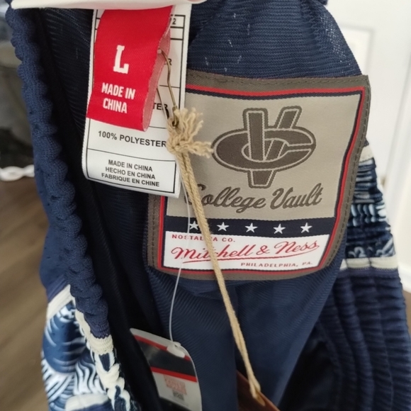 Large Mitchell & Ness Georgetown Hoyas Navy Swingman Basketball Shorts Mens - Picture 2 of 5
